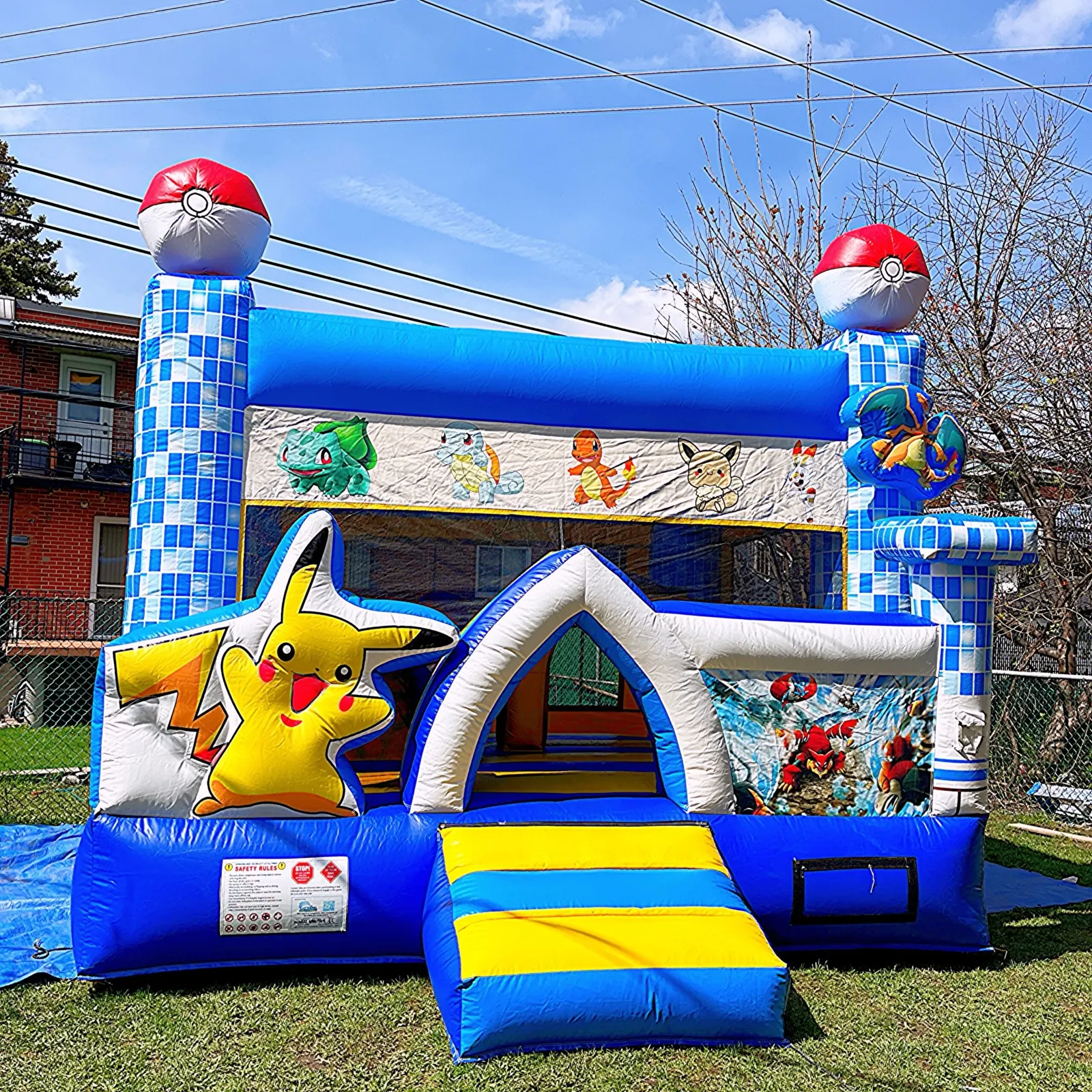 Château gonflable Pokémon installé